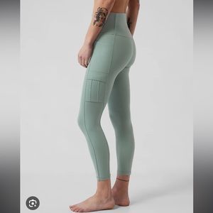 Athleta Salutation Stash Cargo leggings, size small in minimalistic grey